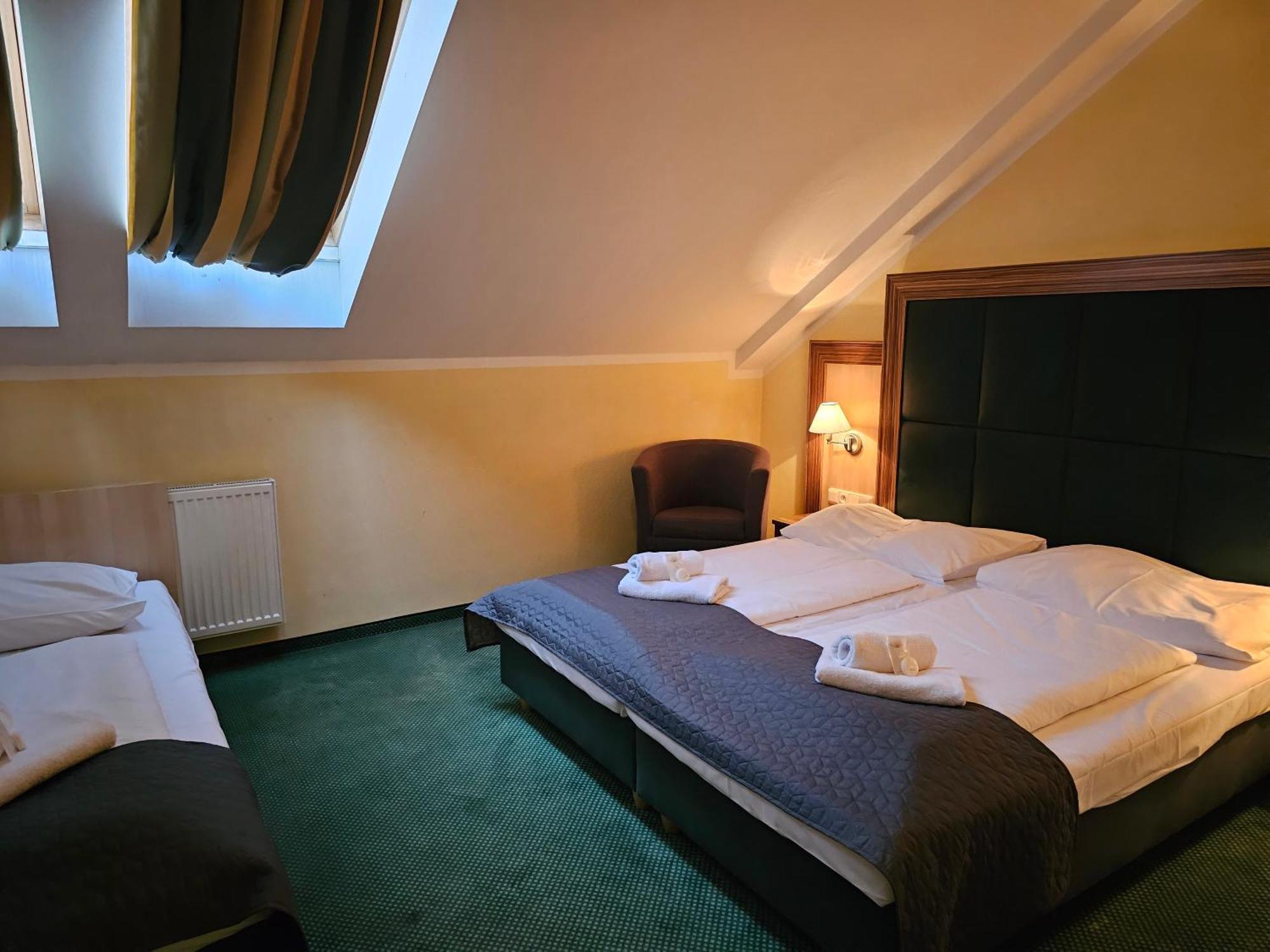 Hotel U Divadla Znojmo Luaran gambar