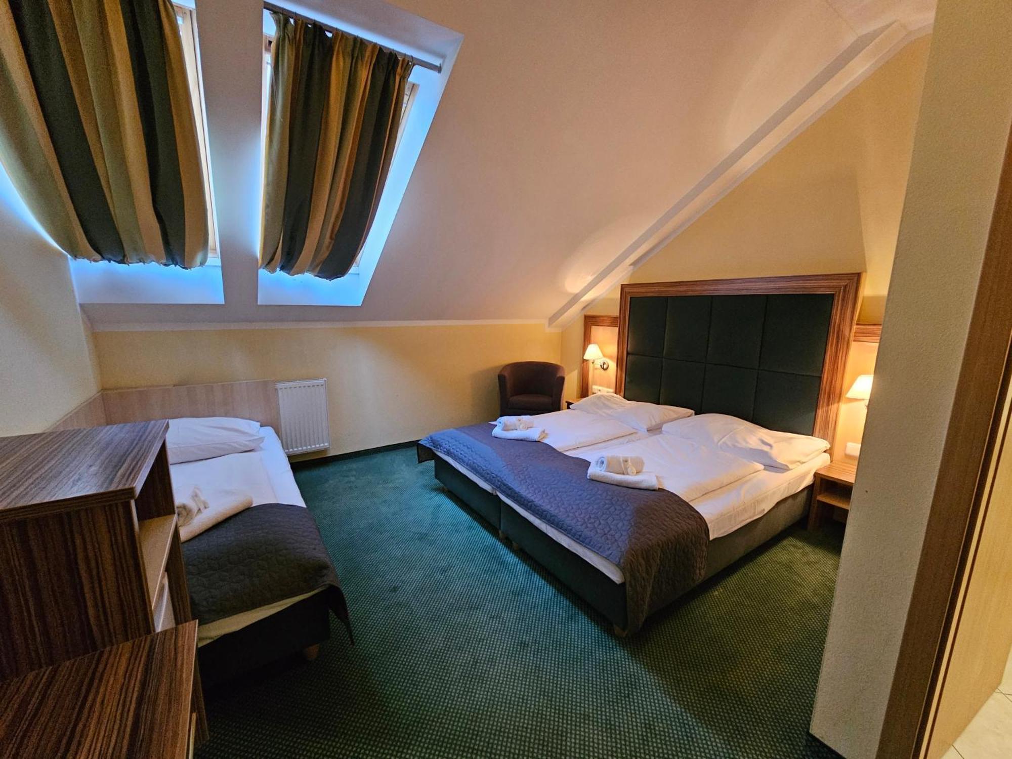 Hotel U Divadla Znojmo Luaran gambar