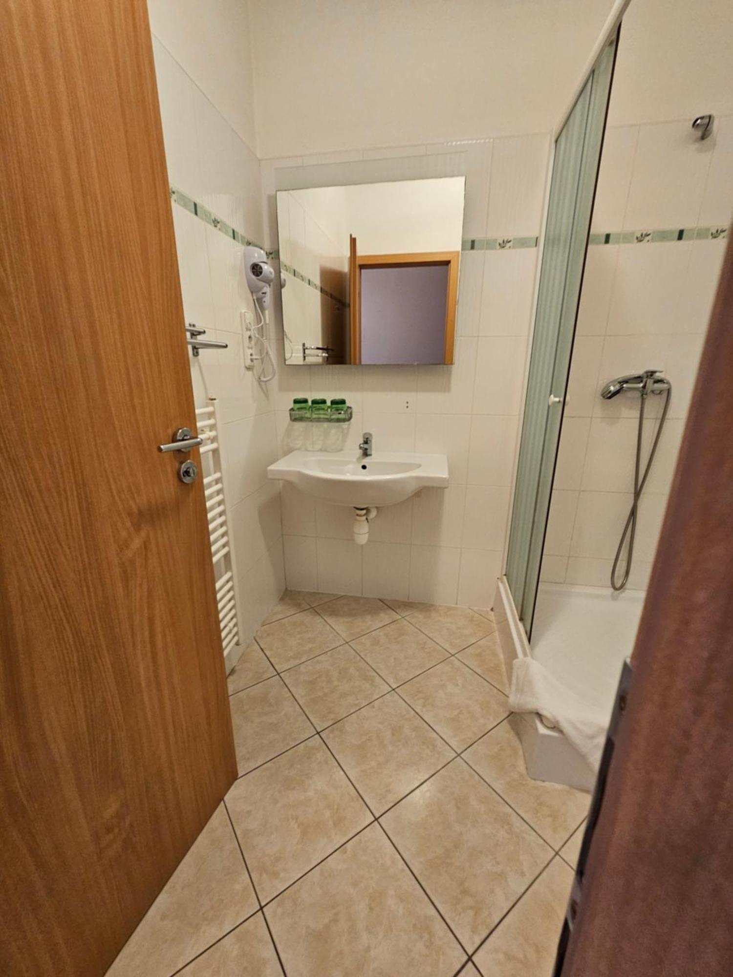Hotel U Divadla Znojmo Luaran gambar