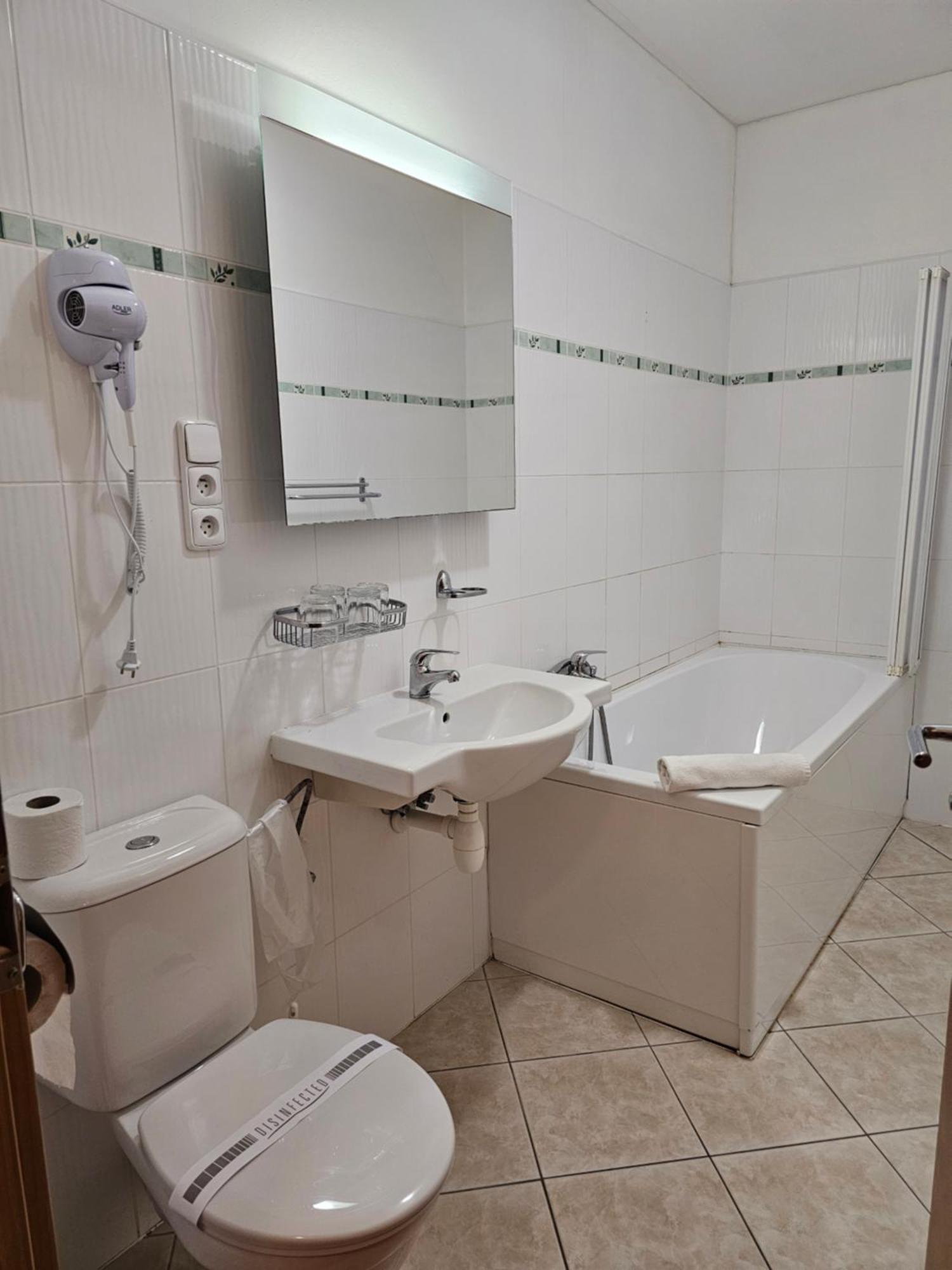 Hotel U Divadla Znojmo Luaran gambar