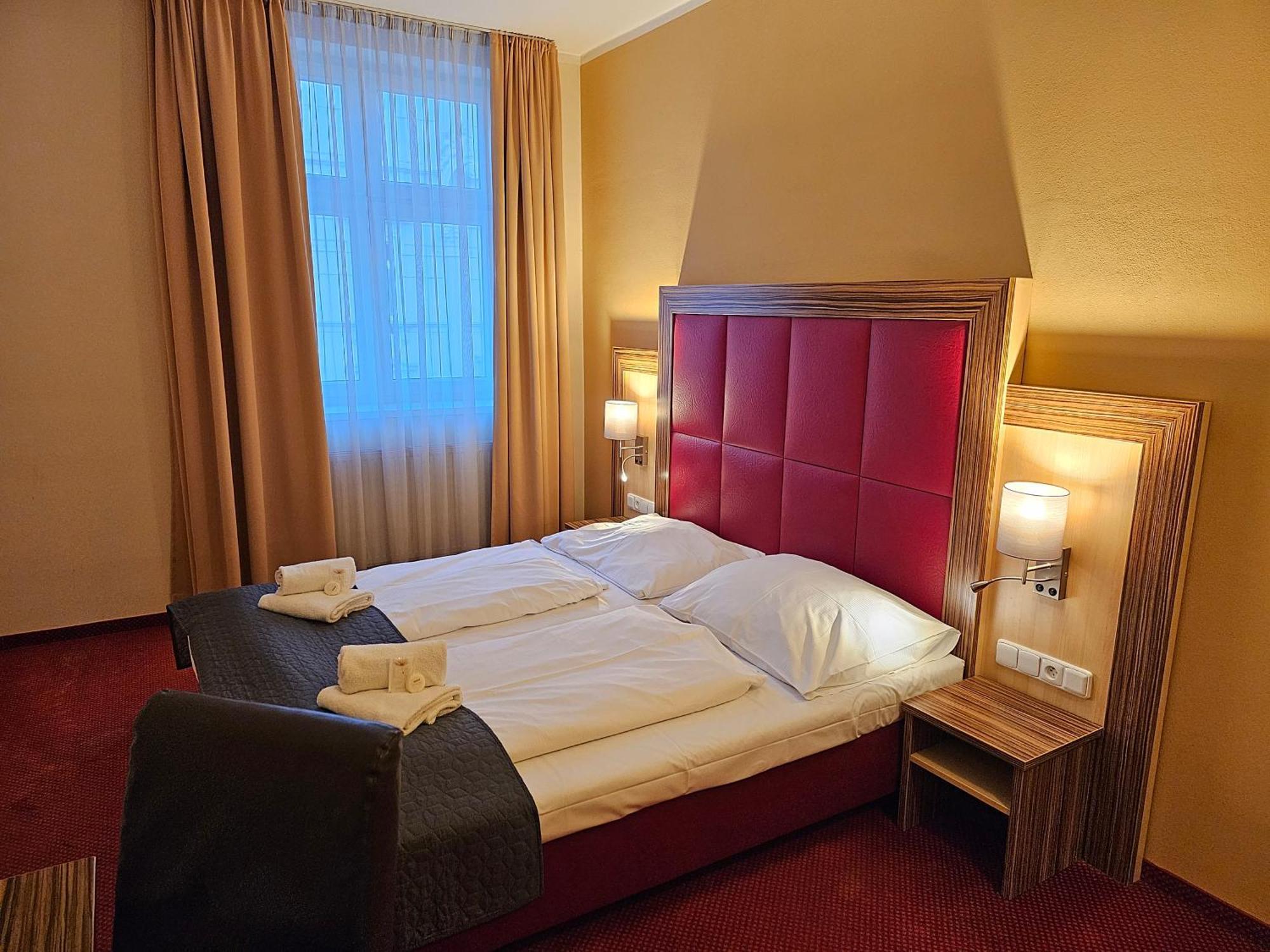 Hotel U Divadla Znojmo Luaran gambar