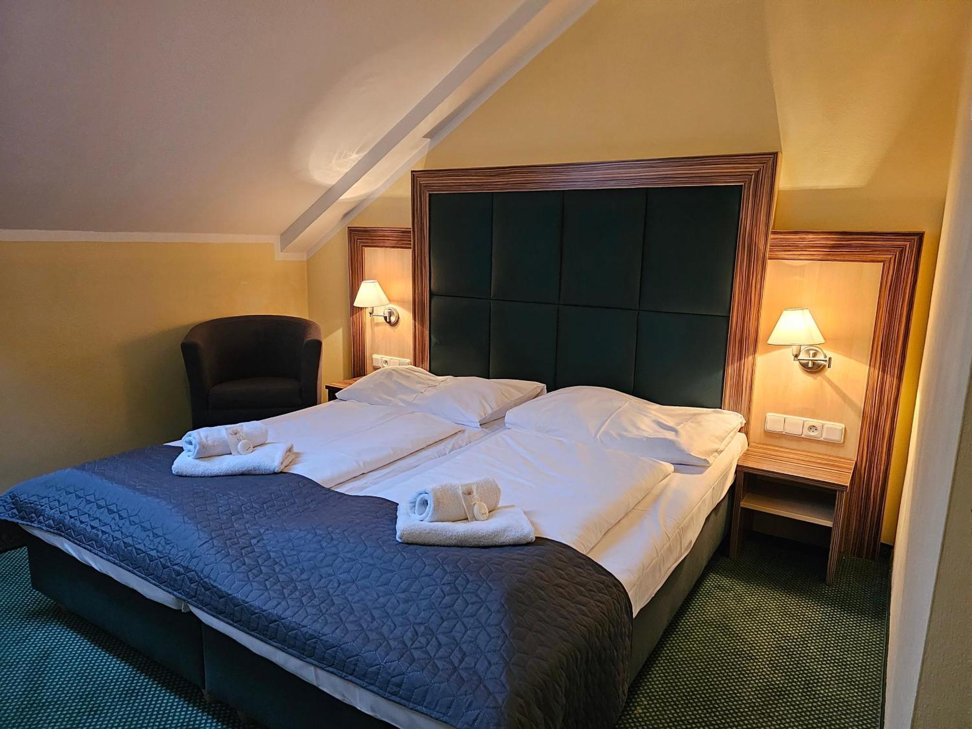 Hotel U Divadla Znojmo Luaran gambar
