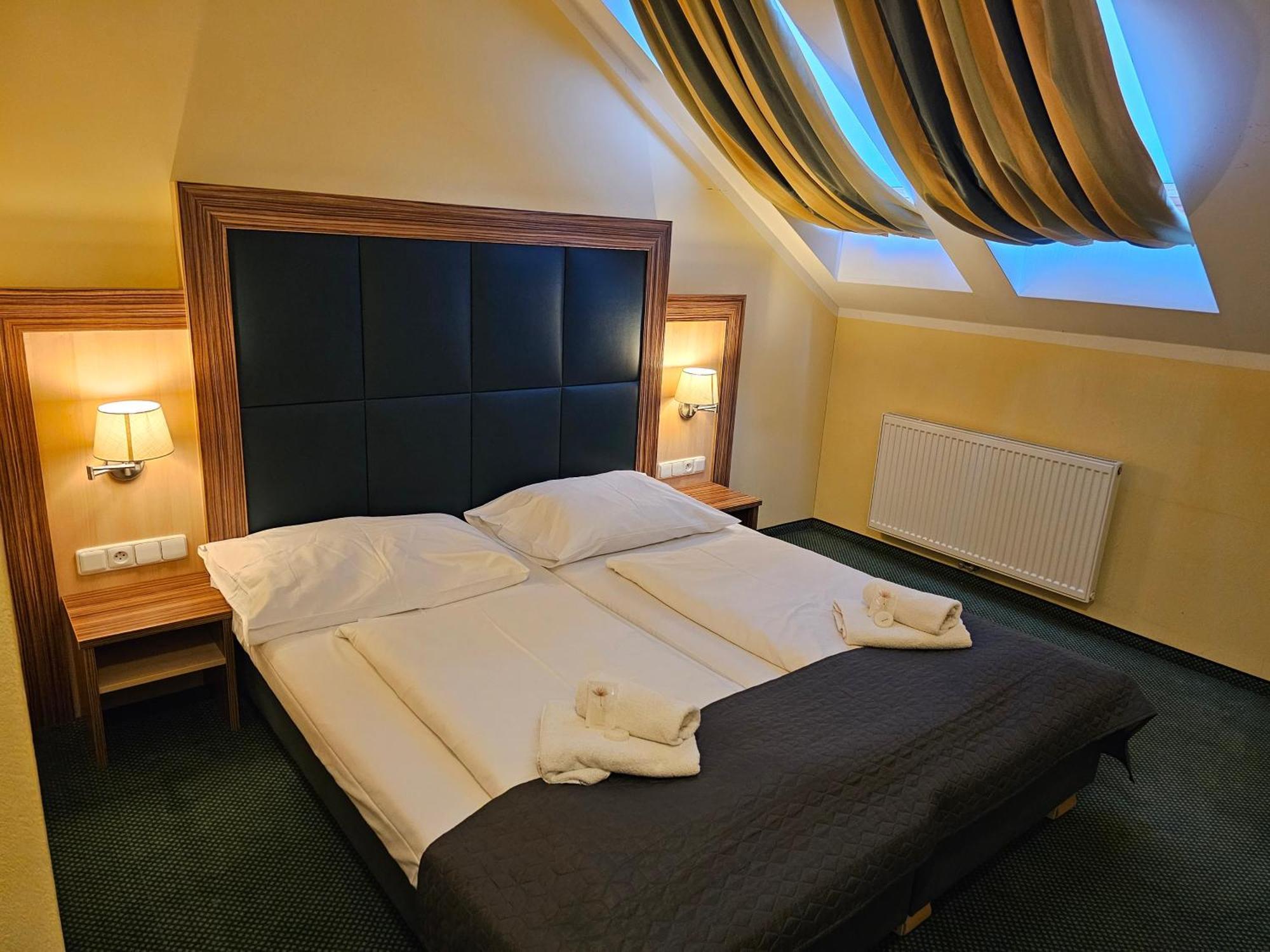 Hotel U Divadla Znojmo Luaran gambar