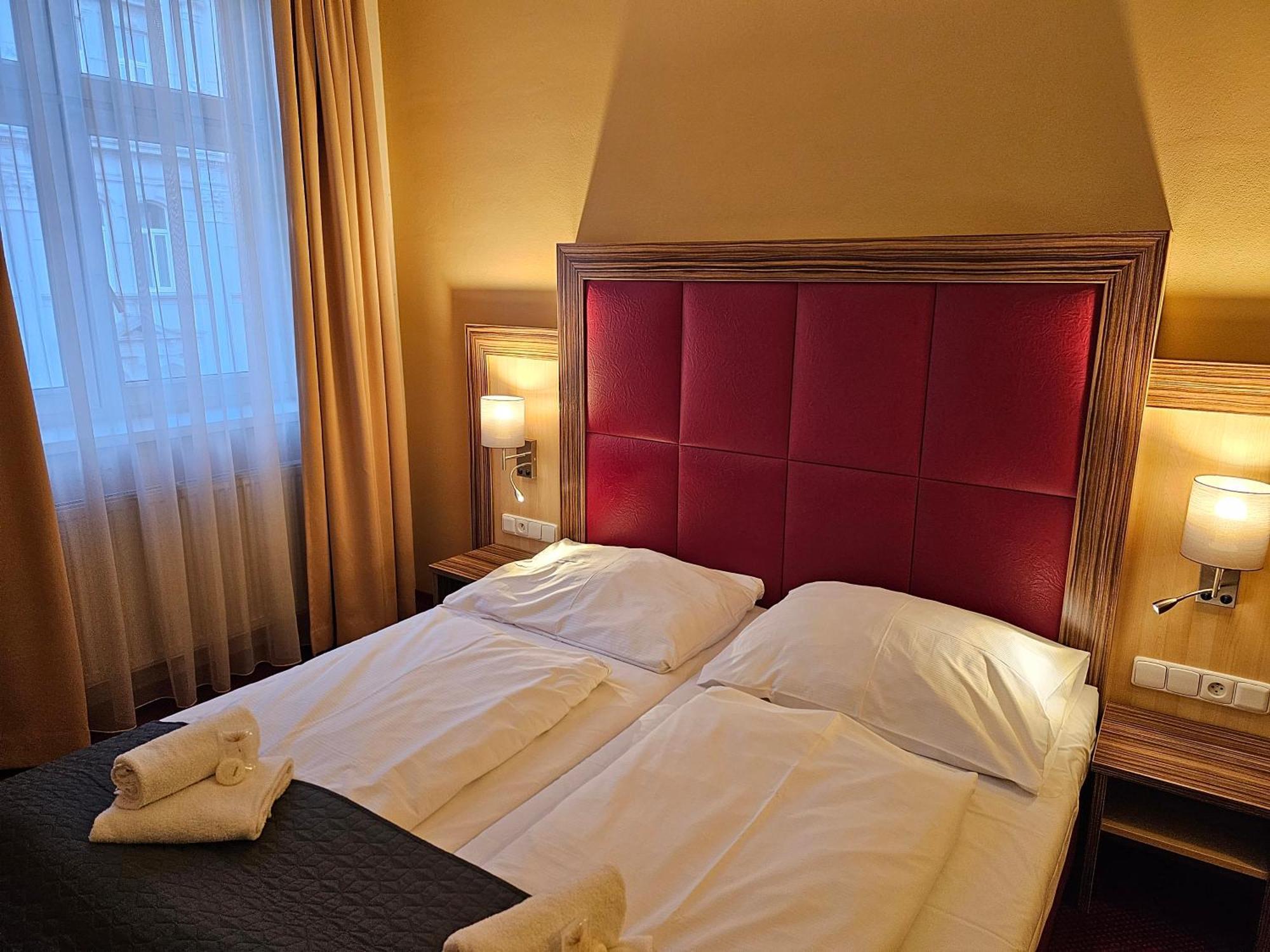 Hotel U Divadla Znojmo Luaran gambar