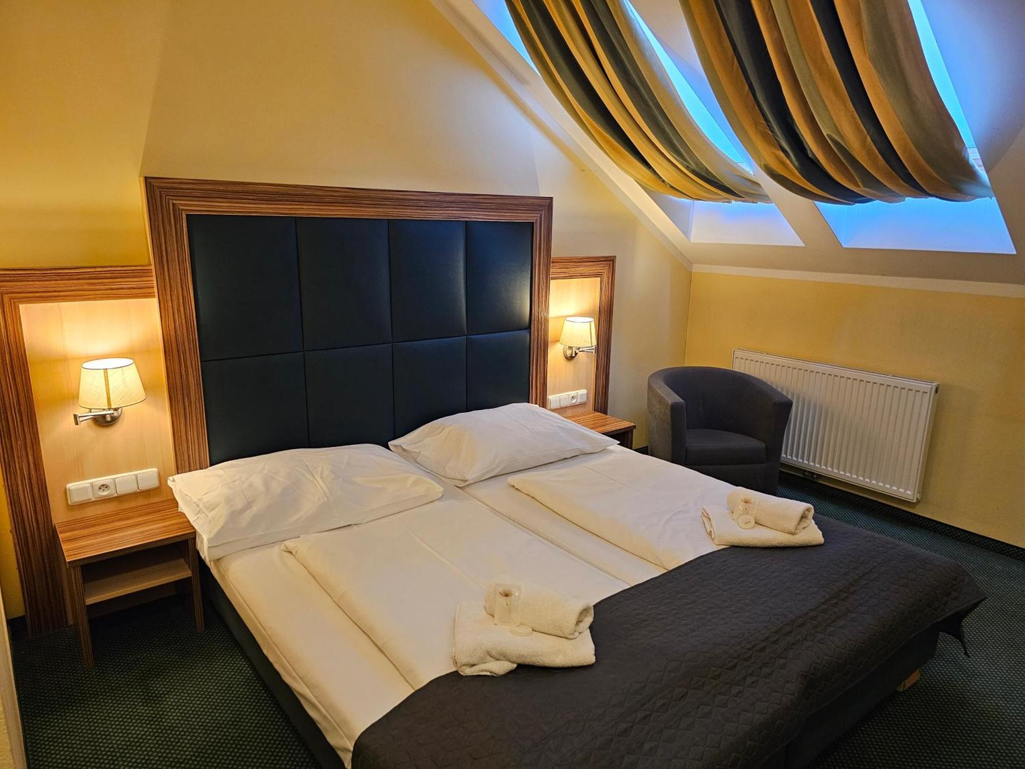 Hotel U Divadla Znojmo Luaran gambar