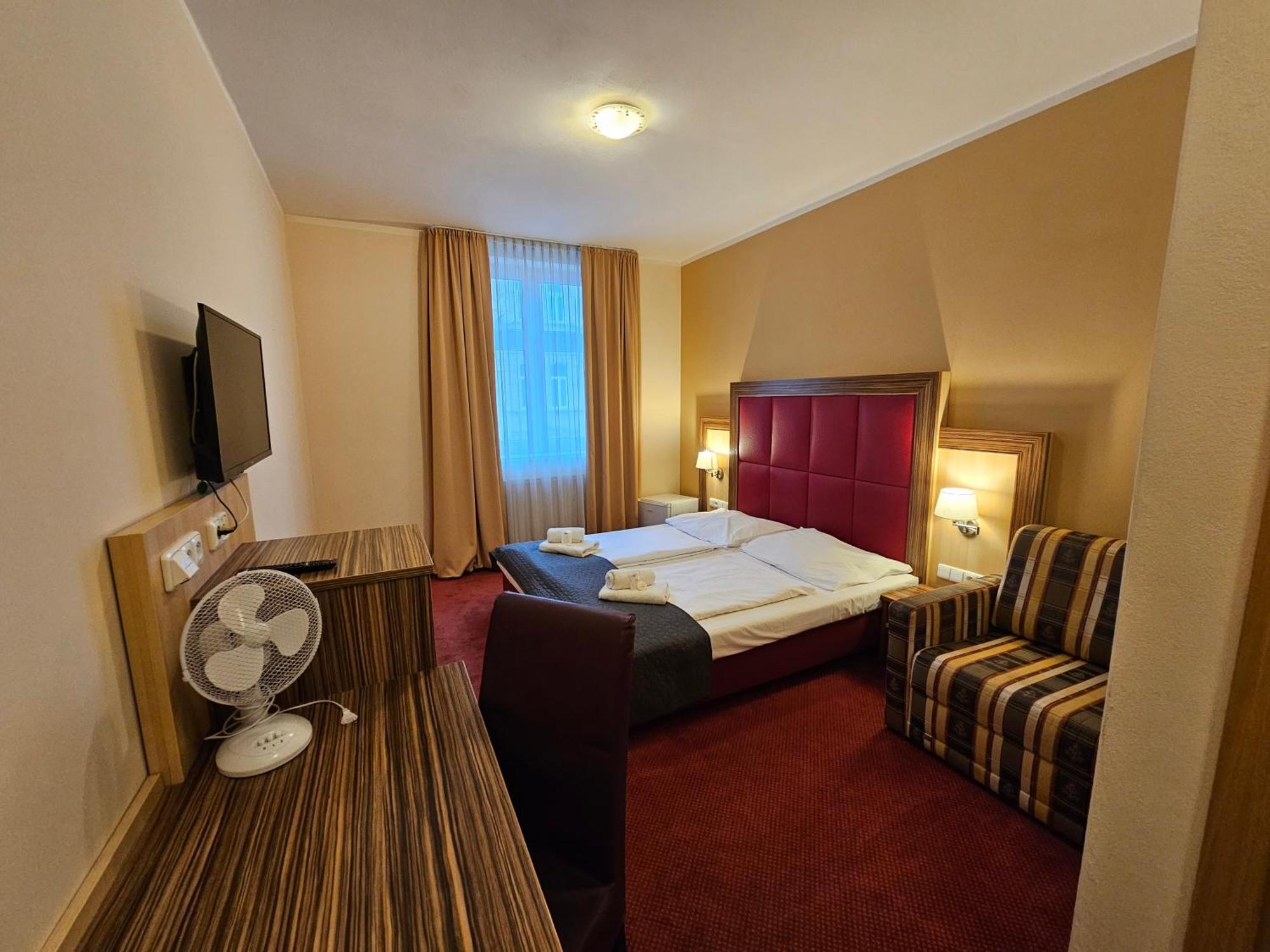 Hotel U Divadla Znojmo Luaran gambar