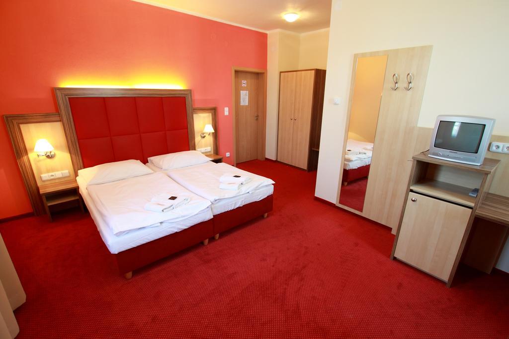 Hotel U Divadla Znojmo Luaran gambar