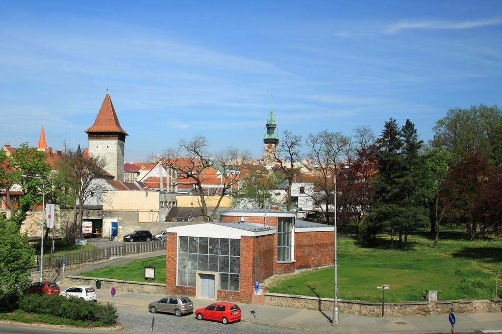 Hotel U Divadla Znojmo Luaran gambar