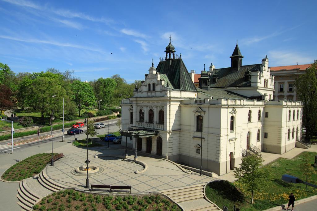 Hotel U Divadla Znojmo Luaran gambar