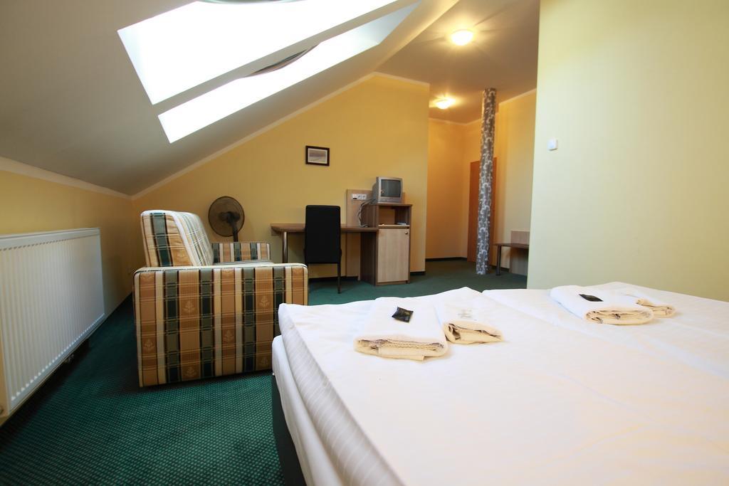 Hotel U Divadla Znojmo Luaran gambar