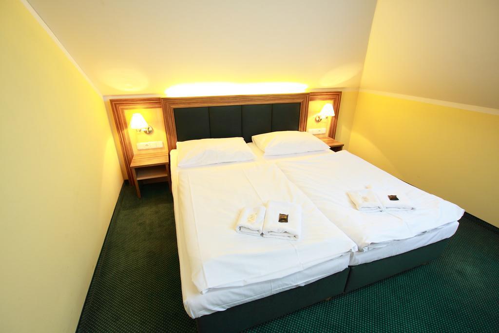 Hotel U Divadla Znojmo Luaran gambar