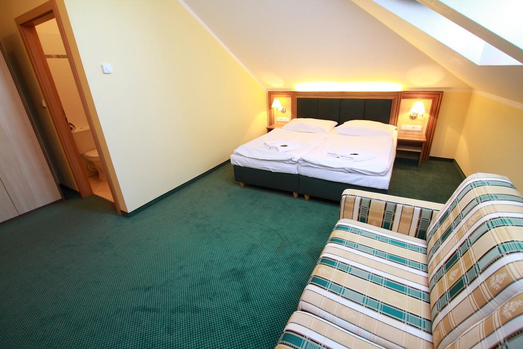 Hotel U Divadla Znojmo Luaran gambar