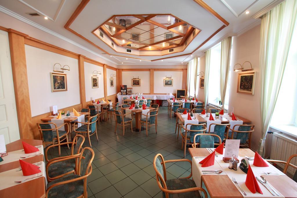 Hotel U Divadla Znojmo Luaran gambar