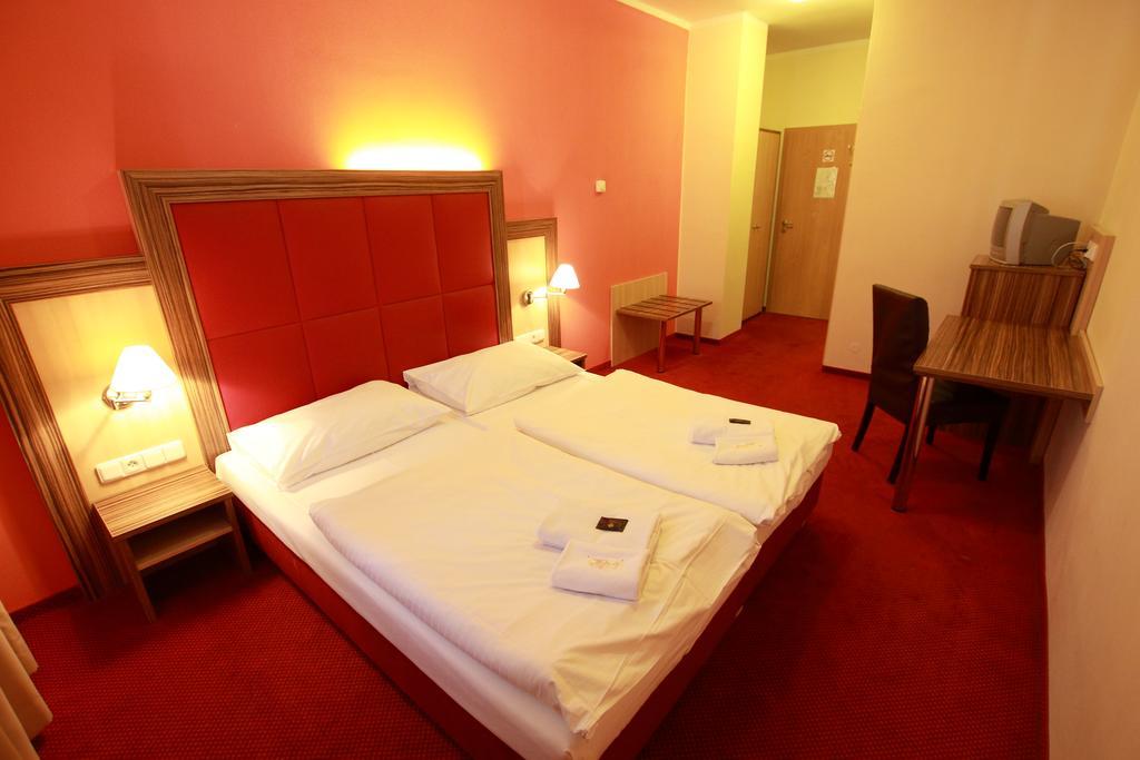 Hotel U Divadla Znojmo Luaran gambar