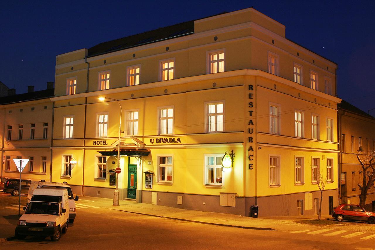 Hotel U Divadla Znojmo Luaran gambar